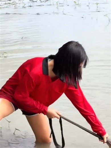 How To Catch Fish With A Net #fiahingnet #fishingistherighttime #fishinggear #netfishing #girlfisherman