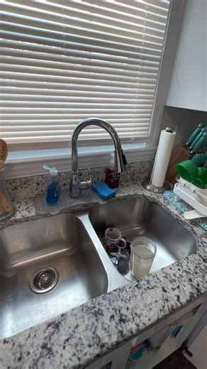 Basket Strainer Replacement #plumbing #plumber #plumbinglife #plumberlife #plumbersoftiktok #kitchen #kitchensink #kitchensinkcleaning #sinkdrain #basketstrainer #plumbingrepair #plumbingtok #diy #fyp #foryou #serviceplumber #theconservativeplumber | The C0nservative Plumber