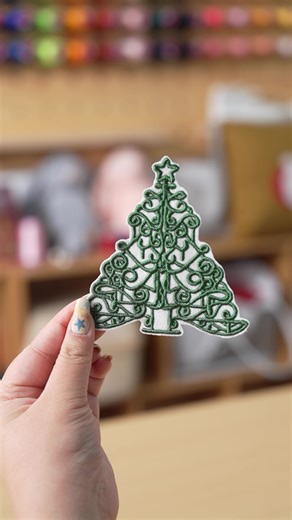 I embroideried this little Christmas tree on felt, and honestly… it turned out cuter than I expected 🎄 #embroidery #embroiderydesign #richwordembroidery #craft #christmas
