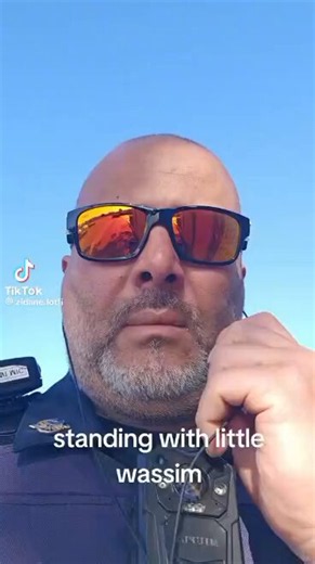 Ce prétendu « flic » américano-algérien ? Il s’appelle Lotfi Zidane, et c'est en réalité un simple patron de sécurité privée en Californie (cf. LinkedIn/TikTok). Comment un civil basé à l'ouest peut-il s'improviser porte-parole d'une fausse affaire à Boston ?​Les polices de Boston et de Californie collaborent via le réseau NLETS : si l'agression était réelle, elles auraient communiqué. Le silence radio de la Boston PD confirme le fake.​Usurper un rôle officiel pour alimenter une propagande polit