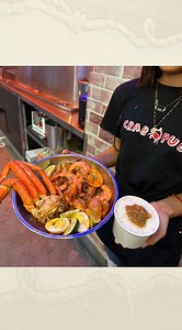 Have you stopped by Crab Pub at Plaza Bonita? Enjoy a unique blend of bold flavors and a lively atmosphere. Perfect for dining with friends or family, Crab Pub offers an unforgettable experience. Swing by and treat yourself to some delicious seafood! #CrabPub #SeafoodLovers #PlazaBonita #DiningOut #Foodies | Westfield Plaza Bonita