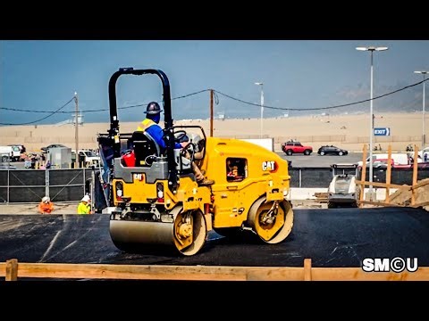 𝗟𝗔𝗬𝗜𝗡𝗚 𝗔𝗦𝗣𝗛𝗔𝗟𝗧: Crews Pave New Santa Monica Pier Access Ramp