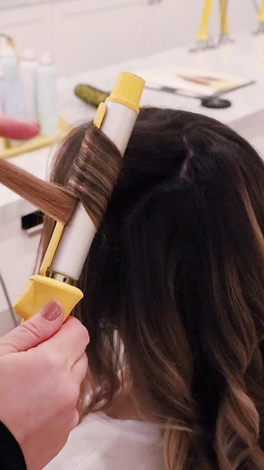 TUTORIAL: The 3-Day Bender, made easy. A few pro-tips: 💛Use 1-2" sections of hair 💛 Hold iron VERTICALLY! 💛 When clamping: start near the root with hair towards the tip of the iron. 💛 Use your thumb and finger to rotate the clamp, which will wrap the hair around the barrel. 💛 Hold for a few seconds, un-clamp and slowly pull the iron down to release. 💛 For more natural looking waves, give the section a little tug at the ends to loosen the curl. http://bit.ly/2FPM7AX | Drybar