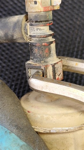How to Remove Fuel Hose Pipe Connector Safely 🚗🤔