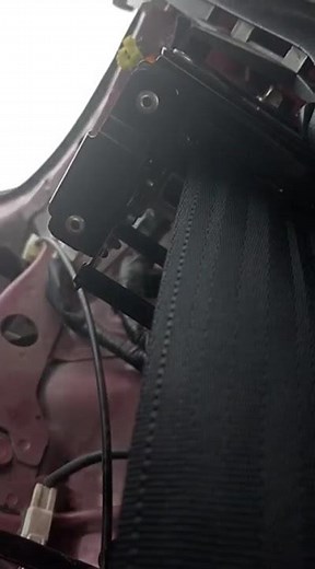 Mazda CX 3 - left rear seat belt is not retracting. Solution: WD-40