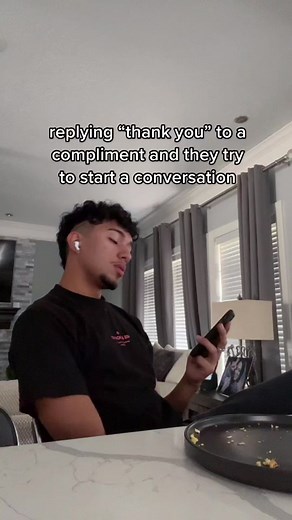 How to Reply to Compliments from Boys on Text