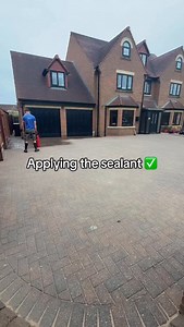 11K views · 125 reactions | The best way to finish of a driveway pressure clean! Is the sand and sealant application ✅ @pressure.cleaning.solutions - - #homeimprovement #pressurewashing #beforeandafter #exterior #satisfyingvideos | Pressure Cleaning Solutions | Facebook
