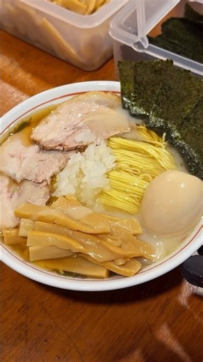 Japanese street-stall ramen! A large Special Ramen made by a 21-year-old owner
