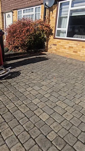 We always get asked if we tidy up, reroute and remove redundant cabling. Yes we do! Here's a small job we completed in the week. Drop us a message if your home needs some cabling tlc!! Back to the big jobs tomorrow, 22cam install and a complete home wifi installation. Video to follow👌🏻 | Caversham Cables