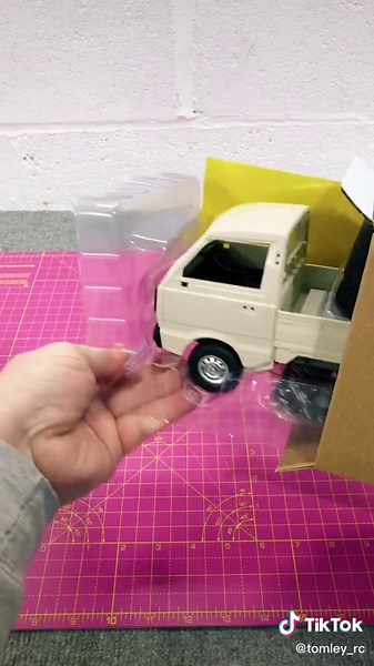 This Tiny RC Kei Truck is awesome! #kei #truck #rccars #rccar #japan #tokyodrift #tomleyrc