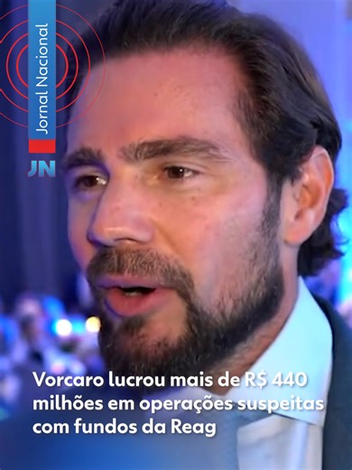 A investigação sobre o dono do Banco Master, Daniel Vorcaro, revela como ele lucrou mais de R$ 440 milhões em operações suspeitas com fundos da Reag Investimentos. Lucro relâmpago: em apenas 24 horas, Vorcaro faturou quase R$ 290 milhões comprando cotas de um fundo por R$ 2,5 milhões e vendendo no dia seguinte por R$ 294,5 milhões. Esquema repetido: meses antes, outra operação similar com os mesmos fundos já havia rendido R$ 150 milhões de lucro em apenas uma semana. Patrimônio explosivo: o tota