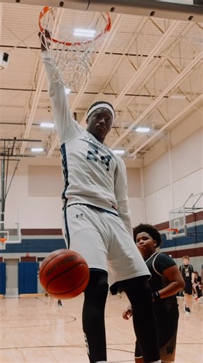 Solo on Instagram: "this is a 7th grader btw 🫩 • • • • #dunk #basketball #collegebasketball #7thgrader #maxpreps #solo #ballislife #texasbasketball #duncanville #reels #explore #explorepage"
