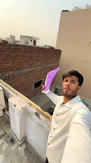 Padosi ki window me jaake fas gayi patang🪁manjha ke sath😂 #kite #kiteflying #patang #shorts