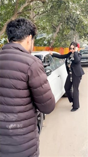 Behind the scenes of a model photoshoot — real moments, real creativity. ✨📸