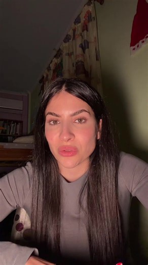 Αν είναι να μου πείτε ότι κάνω βίντεο δημόσια και άρα είμαι υποχρεωμένη να δέχομαι προσβολές και επιθέσεις, καλύτερα να μη μου πείτε τίποτα και απλά ελπίζω να μη φτάσετε σε σημείο να φοβάστε να κάνετε πράγματα, για να μη δεχτείτε αντίστοιχο bullying. Ουτε προέβαλα ποτέ τον εαυτό μου ως παντογνωστρια ούτε ποτέ τίποτα που δήλωσα δεν θα έβλαπτε κανέναν! Ο κόσμος που απευθύνομαι είναι ο κόσμος που αγάπησε τη γυμναστική μέσα από τα δικά μου μάτια και κάπως έτσι ξεκίνησε να φροντίζει τον εαυτό του και