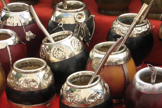 Comment se fabrique une calebasse à maté traditionnelle ?