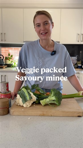 Savoury mince recipe 👇🏼 Want 3 months of hassle-free dinners planned for you? Check out my 12-Week Family Dinner Meal Plan at www.wholesomefoodie.com.au! 🍽️✨ You’ll get 60 delicious dinners, 12 ready-to-go grocery lists, and detailed recipe cards for every meal. Plus, a seasonal produce swap list so you can enjoy these meals all year round! Ingredients: 500g minced beef 1 brown onion 2 carrots 2 sticks celery Broccoli 1/4 cauliflower 1 zucchini 500ml beef stock 400g tinned tomatoes 140g tomat