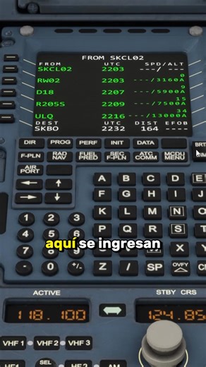 🧠✈️ ¿Sabías que el A320 tiene un cerebro que lo ayuda a volar casi solo? Se llama FMS y hoy te muestro cómo funciona desde su corazón: la MCDU. Sí, ese “teclado mágico” que usamos los pilotos para que el avión sepa a dónde va, cómo va y cuánto necesita para llegar. 🔥 Si alguna vez soñaste con volar un Airbus, esta es tu señal: 💥 Vive la experiencia de volar el simulador A320 NEO en la Escuela de Aviación del Pacífico y 🛫 ¡únete al Programa de Familiarización A320! 📍Cupos limitados 🔗 Link e