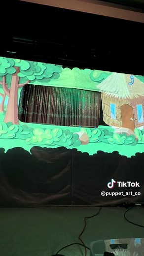 The Three Little Pigs Deluxe Puppet Scene with Digital Sets