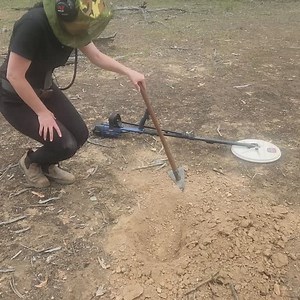 9.3K views · 982 reactions | Someone started digging this half gram nugget and gave up after a few inches, thinking it was ground noise, I'd say... Just good reminder to dig a little deeper on those iffy signals. #minelab #minelabanz #minelabmetaldetecting #minelabaustralia #minelabgpz7000 #gold #goldprospectingaustralia #Goldfields #goldnugget #victoriangold #victoriangoldfields #victoria #australia | Elizabeth Pickthall | Facebook