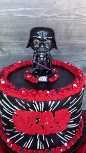 11 reactions | A star wars cake created by @brookiemaycakes using our Star Warp Stencil ⭐ What are you dressing up as today?? Shop our Star Warp stencil here - https://bit.ly/3FEZK3H #evilcakegenius #cakedecorating #cakestenciling #happyhalloween #halloween #halloweencake | Evil Cake Genius | Facebook