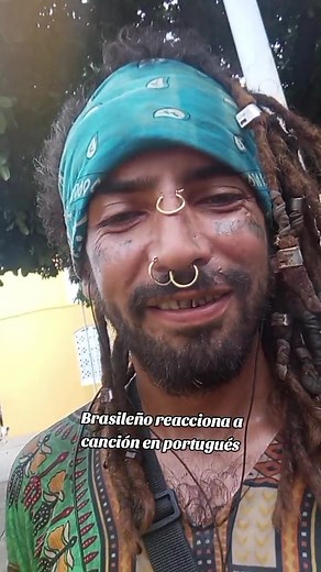 Brasileño Reacciona a Canción en Portugués