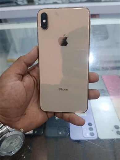 iPhone XS Max 📱 IPHONE XS MAX 🔹 6.5 INCH BARI SCREEN 🔹 FACE ID SECURITY 🔹 SMOOTH PERFORMANCE 🔹 CLEAR CAMERA QUALITY 🔹 PREMIUM DESIGN Yeh phone rozana use, video aur social media ke liye acha hai. Screen badi hai is liye video aur games ka experience bhi acha milta hai. 👍 #iPhoneXSMax #Apple #iPhone #FaceID #Mobile @Maqsood Abbasi @Salààr-ڀنڊ🔥 @🔥Fareed🔥khan🔥bhand🔥 @Z O ح A I B
