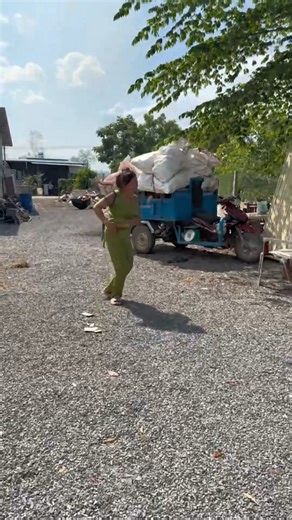 Đang mơ mơ màng màng thì thằng conn lại báo nữa rồi #thuangomtroll | Thuận Gòm Vlogs