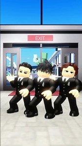 School catch my heart dance battle which team are you on 💙💗? #roblox #robloxshorts