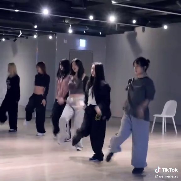 Run Devil Run Dance Practice by Red Velvet