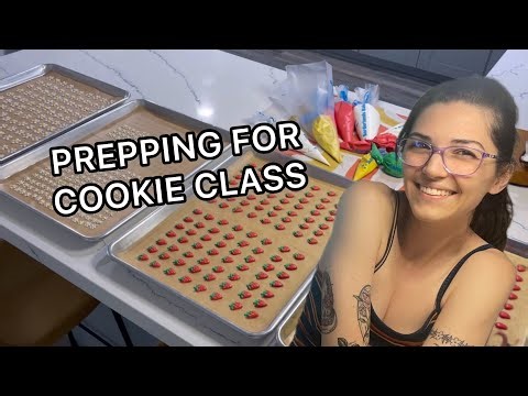 Making royal icing transfers for cookie classes