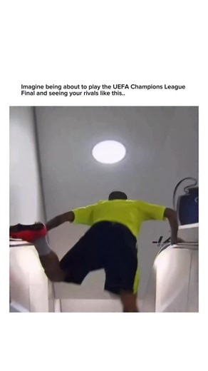 Footballclub on Instagram: "Just before the warm-up of the 2015 Champions League final in Berlin, FC Barcelona offered an image that quietly explained everything that was about to happen. As the team walked through the tunnel toward the pitch, Dani Alves was joking around on the escalator, smiling and acting carefree, while Neymar calmly adjusted his shirt with total composure. There was laughter, ease, and an almost unsettling lack of tension. This wasn’t arrogance or disrespect — it was certai