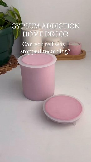 This is completely solvable but not recommended 🫣😄 I didn’t clean my mould before the pour and residue from my previous colour still in the mould 🤪🤭 | Gypsum Addiction