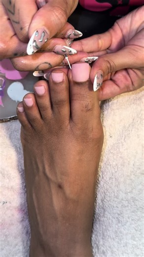 Exploring Acrylic Nail Art Trends in Dallas