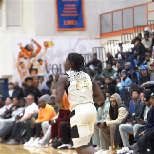 Paul VI puts together a dominant showing, rolling past Oak Hill 77–56. McDonald’s All-American Jordan Smith and Lawrence Brown led the way from start to finish! | 1 Motion Sports