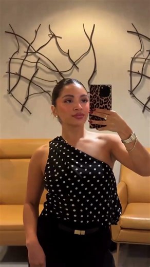 A touch of fierce 🐆 Babe @alexnickole w/ our SQUARE® Leopard Print case!