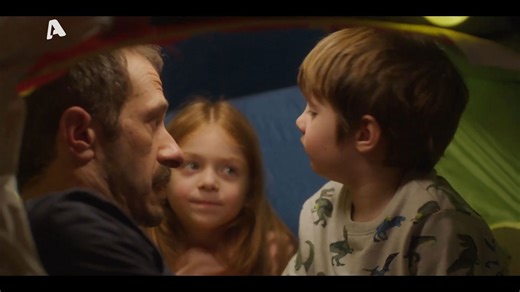 Μπαμπά, σ’ αγαπώ | Ο Νίκος δέχεται να κρατήσει τον Βίκτωρα όμως ένα ξεχασμένο κουκλάκι θα τον στείλει στο σπίτι του Δημήτρη