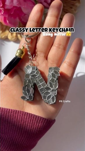 Look at the elegance of this letter keychain 😳 || #letterkeychain #clayart #tutorial #diy #keychain