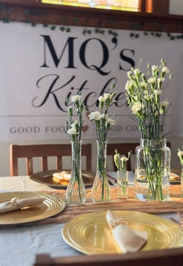 Simple table setup 🤎✨🍽️ #MQsKitchen #TableSetup #fypシ #beauty | table