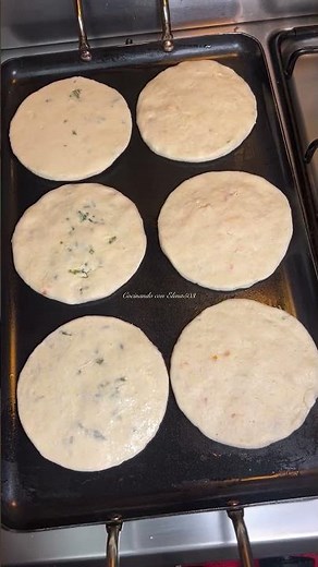 Delicious and easy-to-make cheese and chicken pupusas #food #pupusas #elsalvador