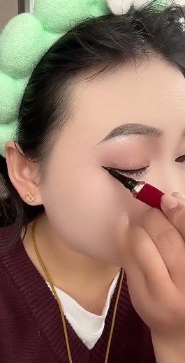 Perfect Winged Eyeliner Tutorial | Easy Step-by-Step Makeup for Beginners