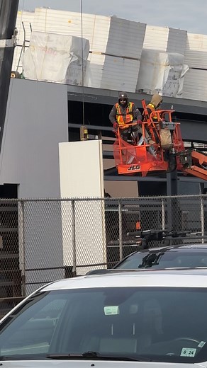February 12: The New MTA Railcar Acceptance and Testing Facility Construction (South Brooklyn Railway Yard). #NYCSubway #NYC #MTA #NewYorkCitySubway #LIRR #SubwayTrain #NYCTransit You can now buy me a coffee: https://bmc.link/NYCSubwayLife | NYC Subway Life