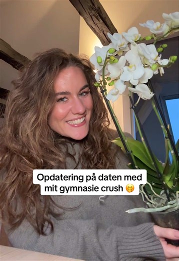 Svarer @Camilla selvom jeg selv valgte at invitere jer med ind i den her historie til at starte med, så holder jeg/vi resten privat. Det er stadig meget nyt, vi skal lige lære hinanden at kende på ny, og det er noget, vi gerne vil have lov til at udforske i fred og ro. Måske bliver det til noget, måske gør det ikke - det må tiden vise. For nu deler jeg ikke mere end det, jeg allerede har sagt, fordi privatliv også må have plads. Tak fordi I respekterer det 🤍 #dateupdate #dating