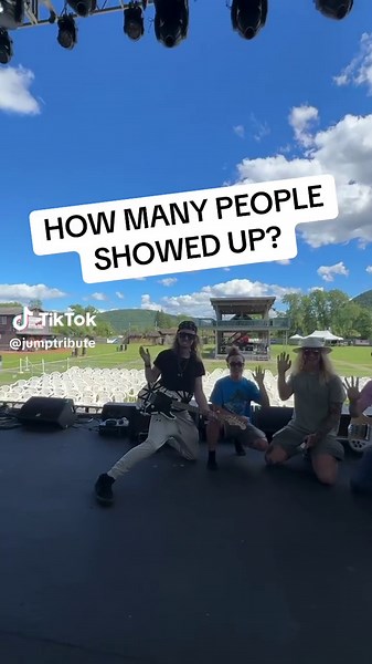 👀HOW MANY?👀 🔴 How many folks showed up? . Give us a guess in the comments🏄🏼‍♀️ 🔴 Check out tour dates: . JumpTribute.com 🔴 Wardrobe: @rockshowco2 @ruin__nation 🔴 Vid: @johnfmedia 🔴 #vanhalen #classicrock #evh #eddievanhalen #livemusic #davidleeroth