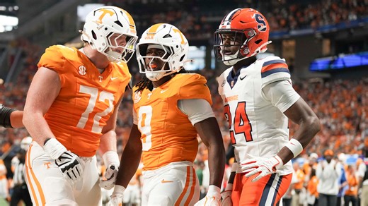 Tennessee football offense stays strong thanks to lineman who is 'willing to play whatever'