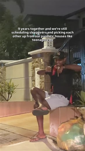 Vivian Foo 👩🏻‍✈️☁️ on Instagram: "Not the backpack and waiting outside of the house 😂 #relatable #relationships"