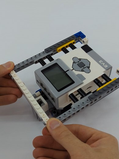 LEGO Minecraft TNT Minecart Set Build