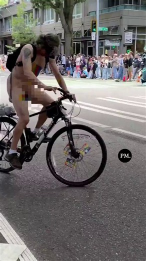🇺🇸🏳️‍🌈 | Hombres totalmente desnudos desfilaron delante de menores durante el orgullo LGTBI+ en Seattle.