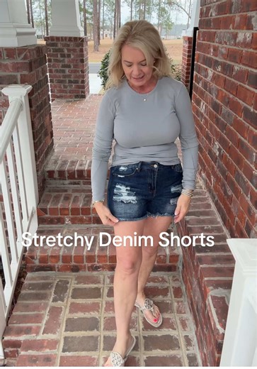 #stretchmidriseshorts #rawfrayedhem #comfortabledenim #distressedshorts #pockets