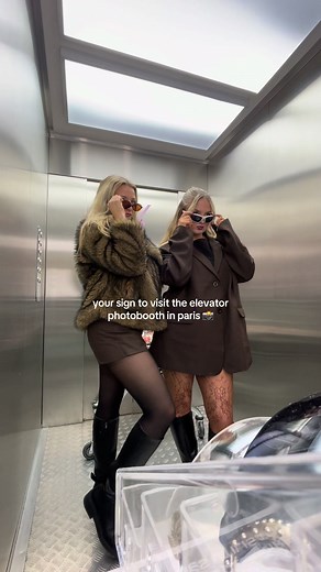 Elevator Photobooth in Paris — Pic Studio Self Photo Studio